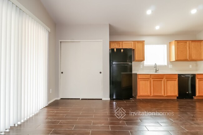 Foto del edificio - 12744 W Larkspur Rd