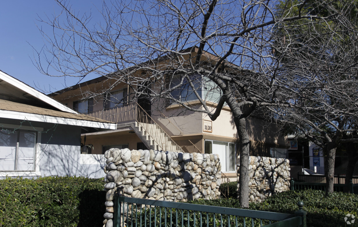 Primary Photo - 1120 W Stoneridge Ct