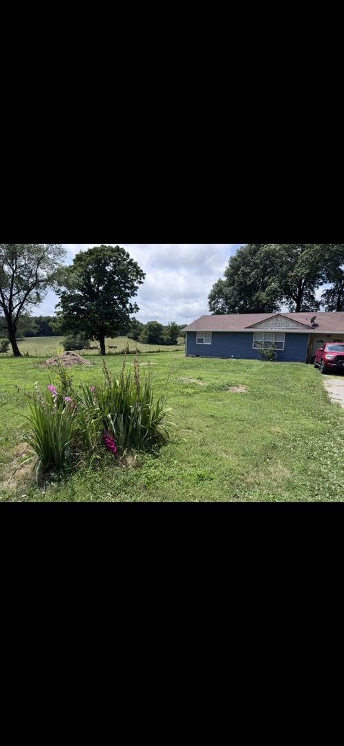Building Photo - 707 S Rustic Rd
