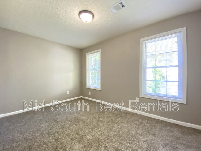 Foto del edificio - 328 E Emily St
