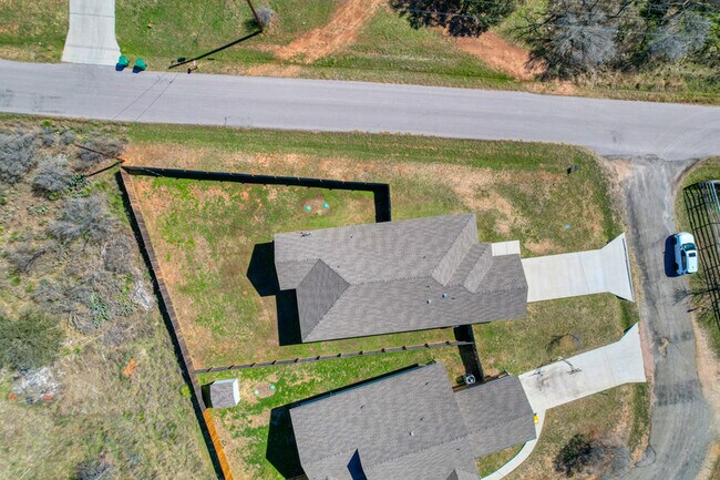 Building Photo - 1516 Stonecrest Dr