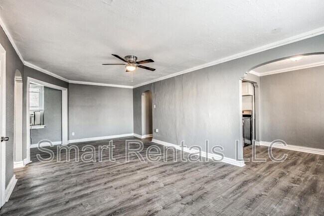 Foto del edificio - 807 Clara Ave