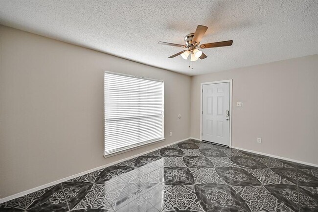 Building Photo - 8002 Cambridge Cir