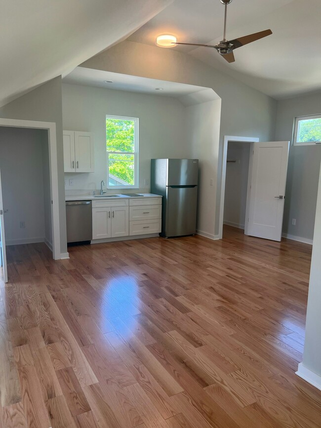 Photo - 2024 Columbia Ave Apartment