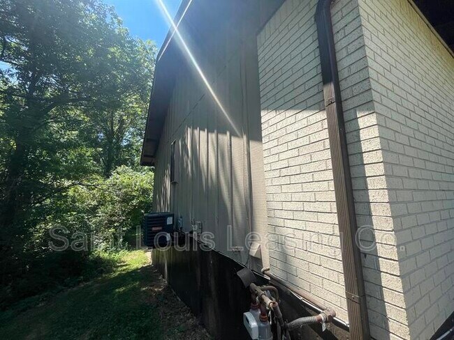 Building Photo - 1612 Forestedge Dr