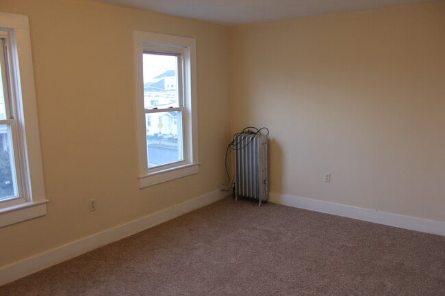 Master Bedroom - 570 Fellows Ave