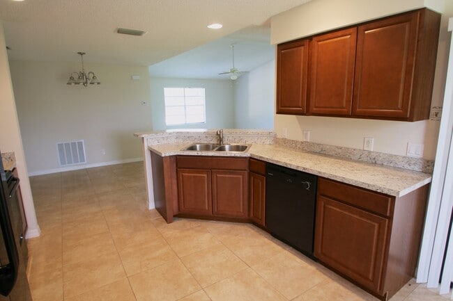Building Photo - Spacious 3BR/2BA Home | Large Yard | Lawn Care Included | Prime Port St. Lucie Location
