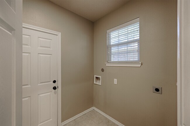 Foto del edificio - 14918 Pollux Dr