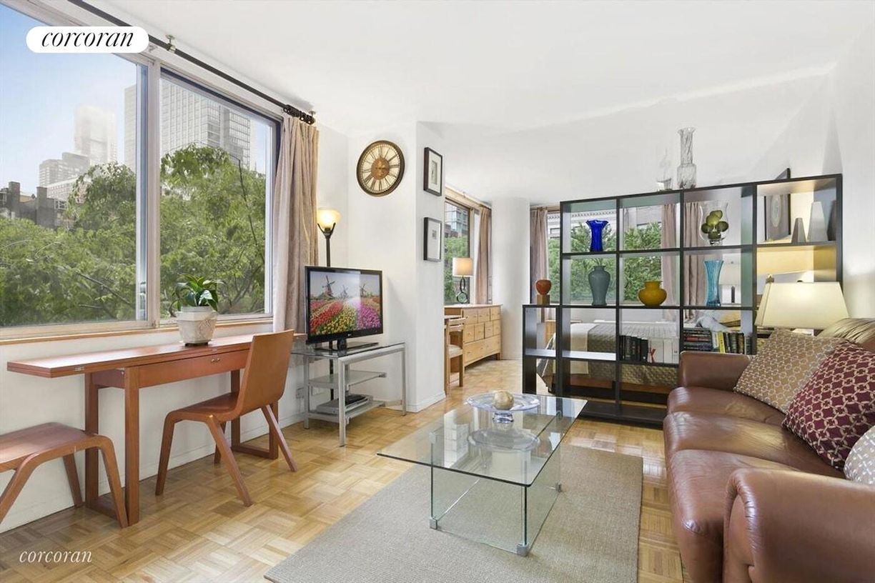 Primary Photo - 350 W 50th St
