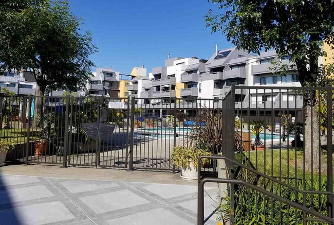 Portobello - 7 Embarcadero W