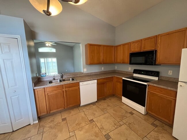 Foto del edificio - 2304 Hickory Pine St