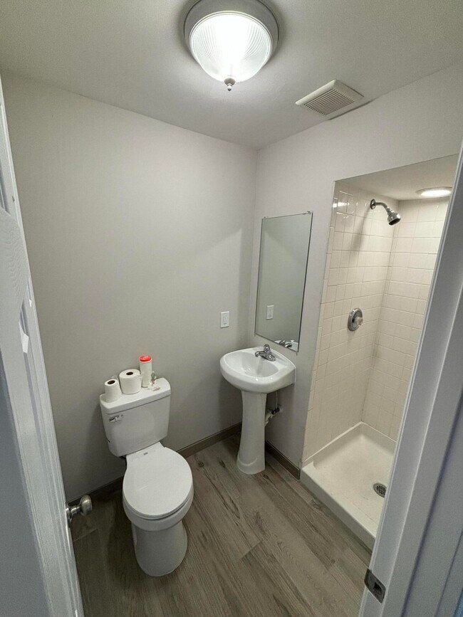 Building Photo - 3700 Lewis Dr