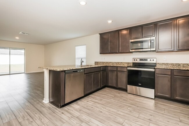 Building Photo - 885 Youngreen Dr