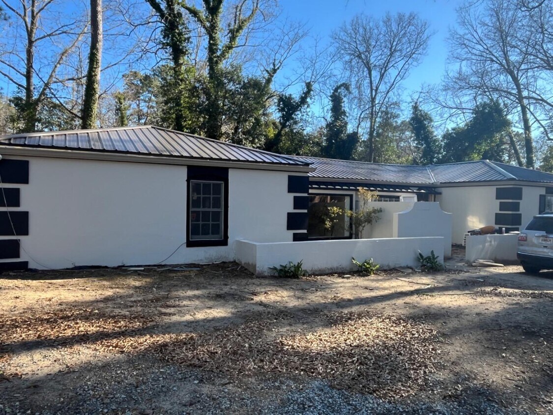 Building Photo - 2591 N Pierce Cir