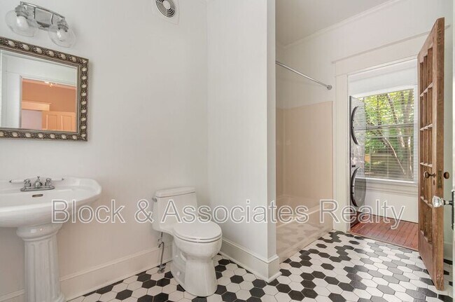 Foto del edificio - 1521 Seneca St