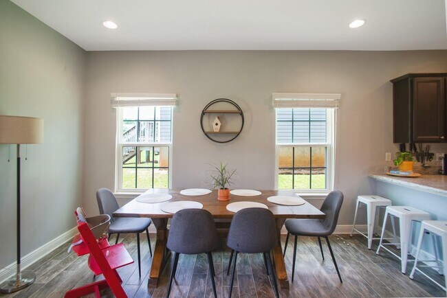 Building Photo - 141 Iron Horse Dr W