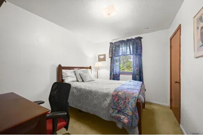Foto del edificio - 1220 Silverwood Dr