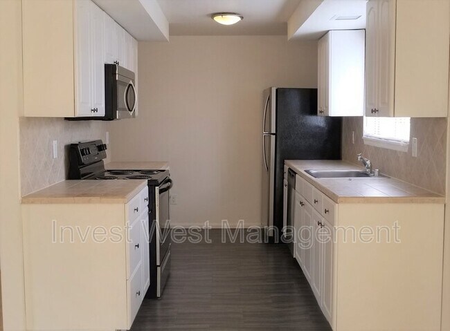 Foto del edificio - 3116 Kauffman Ave