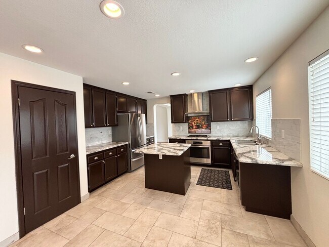 Foto del edificio - Stunning Four Bedroom Three Bathroom Home in Folsom