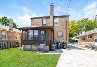 Building Photo - 9441 S Hamlin Ave