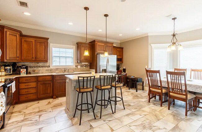 Building Photo - Southern Comfort Living: Your Dream Rental...
