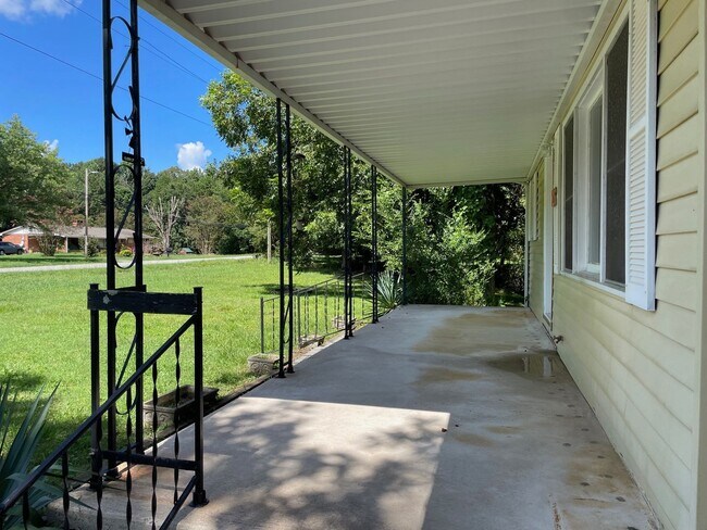 Foto del edificio - 2 BED, 1 BATH HOME LOCATED IN RANDLEMAN