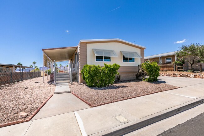 Foto del edificio - Beautifully Remodeled Boulder City Home with Spacious Backyard Retreat