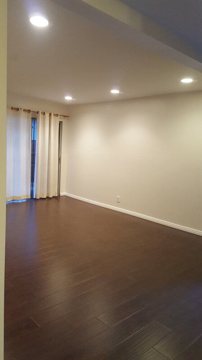 Foto del edificio - 1006 Walnut Grove Ave