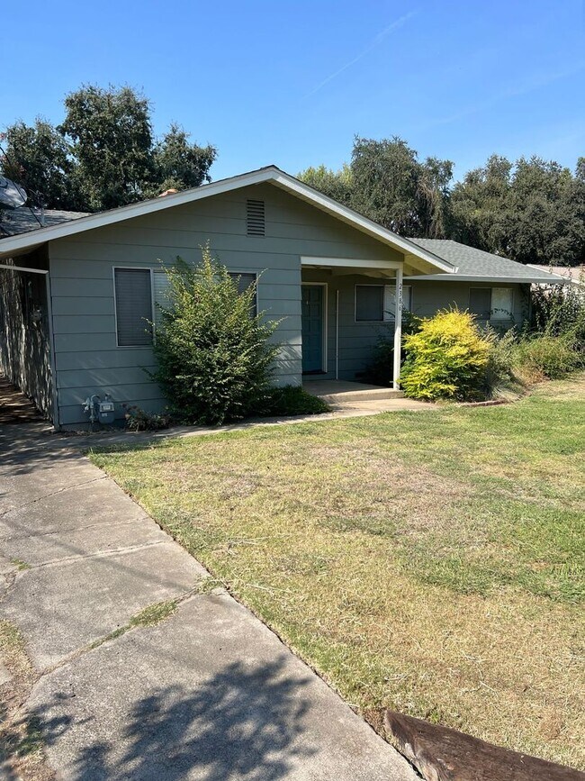 Foto del edificio - Durham 3 bedroom 2 bath Home, Large yard, ...