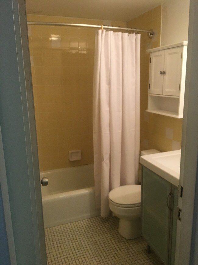 Foto del edificio - 6344 Saunders St