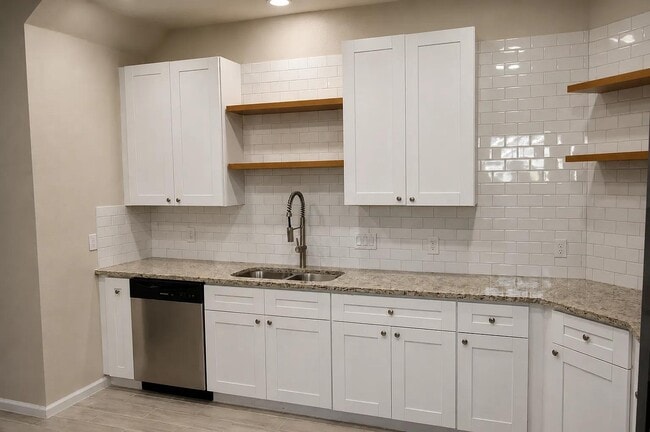 Kitchen - 7952 Blue St