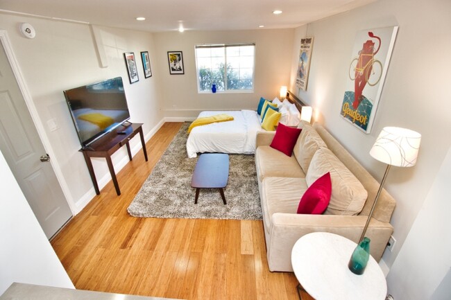 Building Photo - 234 Del Prado Dr