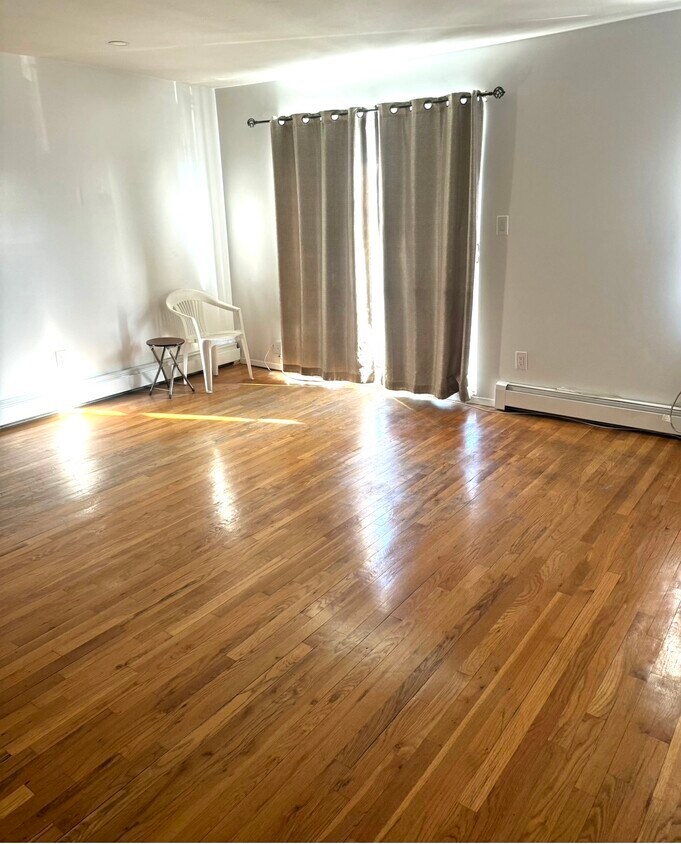 Primary Photo - 2213 85th St