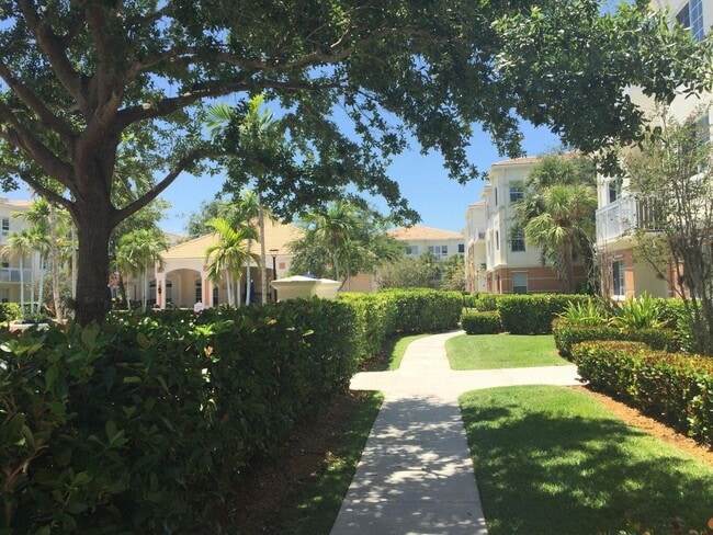 Building Photo - 9887 Baywinds Blvd