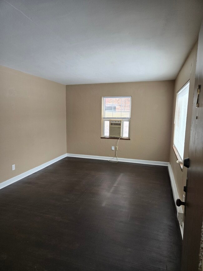 Building Photo - 539 Hadley Ave