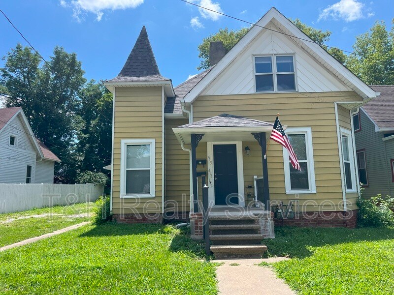Primary Photo - 413 W Franklin St