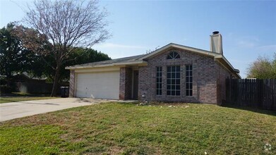 Building Photo - 4001 Staghorn Cir N