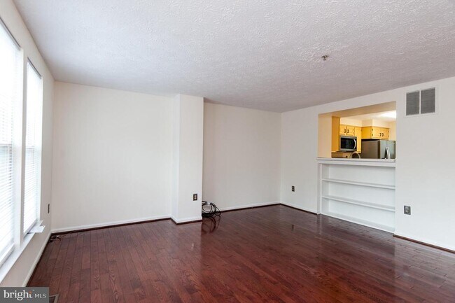 Building Photo - 2407 Bolton Ln