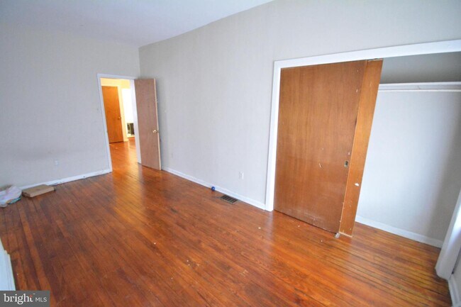 Building Photo - 822 E Chelten Ave