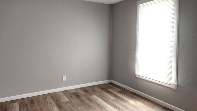 Foto del edificio - AVAILABLE 3/9/26  Very Nice 3BR/1BA Single Family Home on Quiet Street