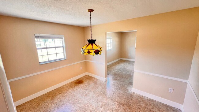 Building Photo - Charming 3 Bedroom and 2 Bath Home in Orla...
