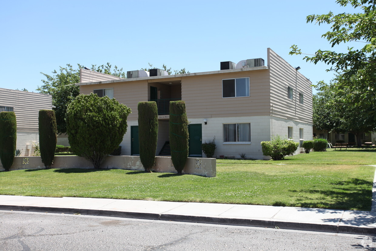 Primary Photo - Spencer Street Manor