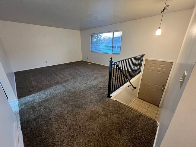 Foto del edificio - 689 E 2300 N