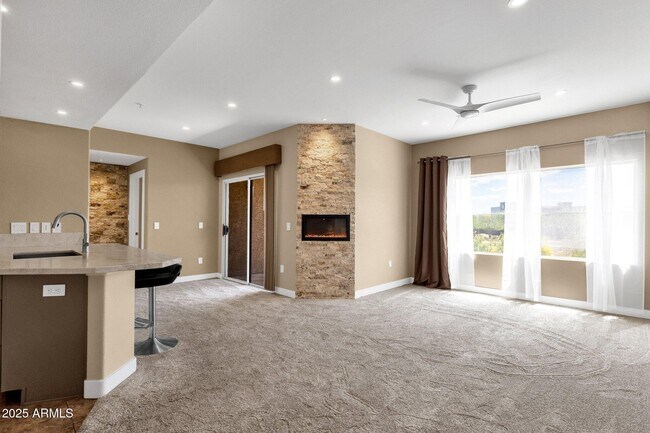 Foto del edificio - 13700 N Fountain Hills Blvd