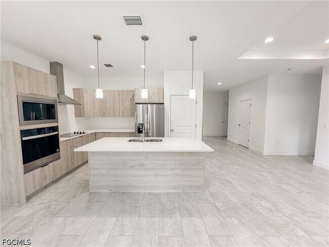 Foto del edificio - 5028 Tradewinds Cir