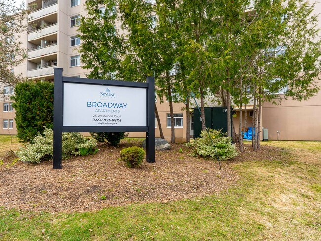 Photo du bâtiment - Broadway Apartments