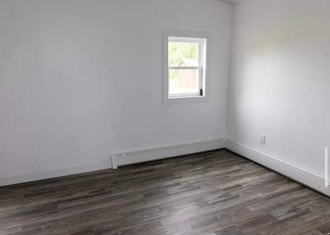Foto del edificio - 8953 Bushnell Shore Rd