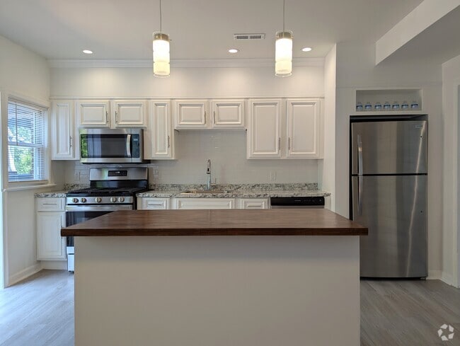 Building Photo - 2502 Park Heights Ter