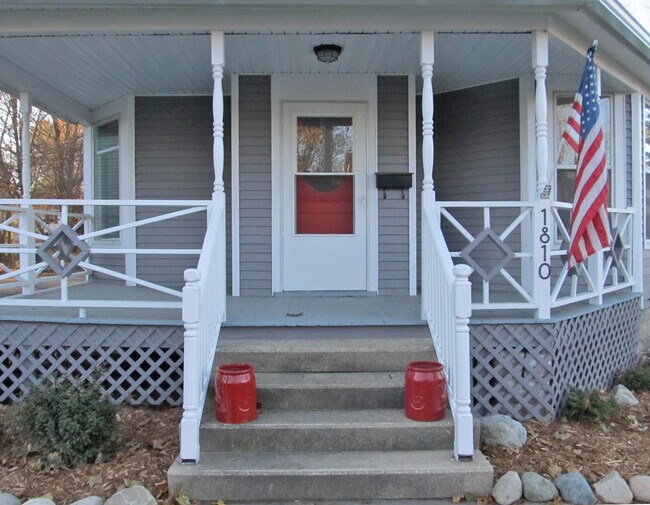 Foto del edificio - Historic 2 Story Close to Downtown and Campus