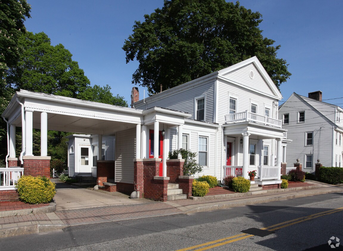 Primary Photo - 188 Thames St